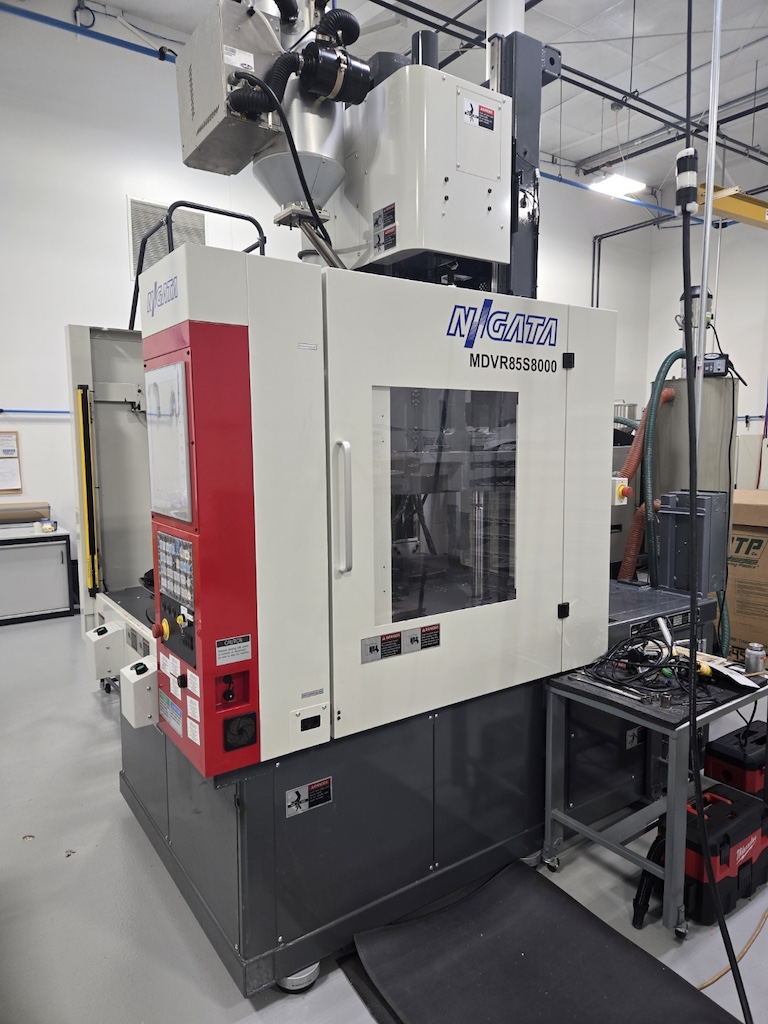 Used 2023 Niigata MDVR85S Injection Molding Machines: Vertical - View 2