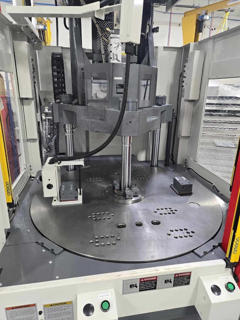 Used 2023 Niigata MDVR85S Injection Molding Machines: Vertical - View 3