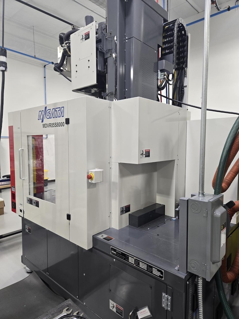 Used 2023 Niigata MDVR85S Injection Molding Machines: Vertical - View 4