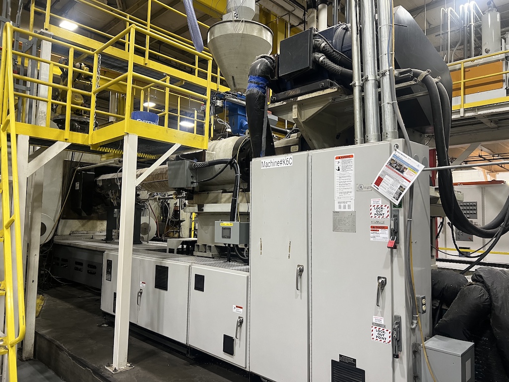 Used 2007 Milacron MG 2300 Injection Molding Machines: Horizontal - View 2