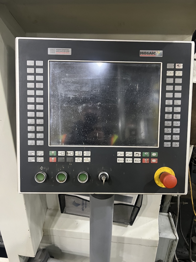 Used 2007 Milacron MG 2300 Injection Molding Machines: Horizontal - View 4