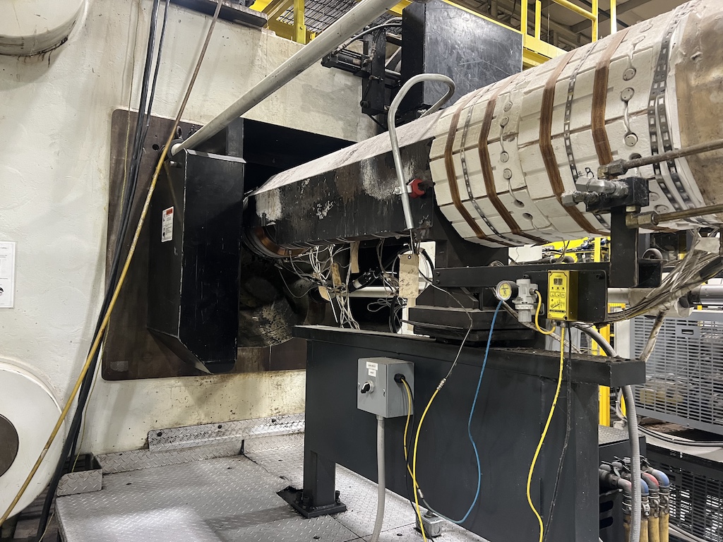 Used 2007 Milacron MG 2300 Injection Molding Machines: Horizontal - View 5