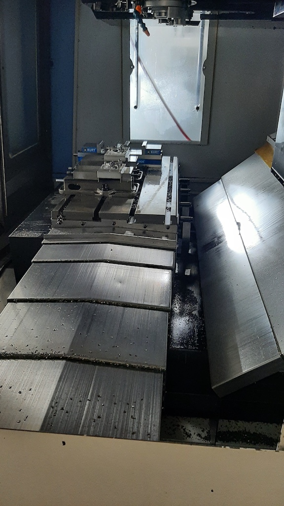 Used 2008 Doosan MV3016LHS Machining Centers, Vertical - View 3