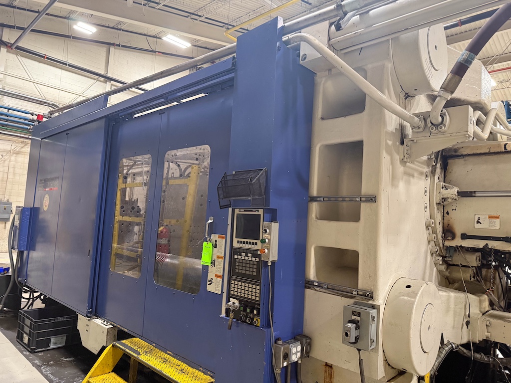 Used 1998 Milacron ML1760 Injection Molding Machines: Horizontal - View 3