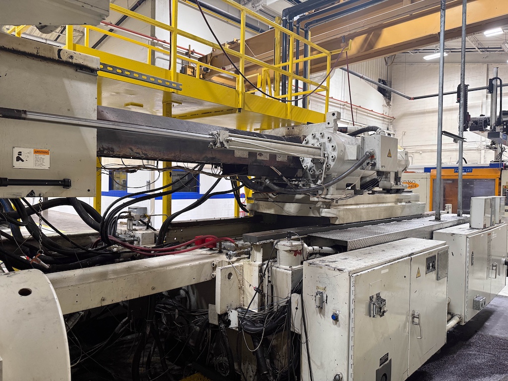 Used 1998 Milacron ML1760 Injection Molding Machines: Horizontal - View 4