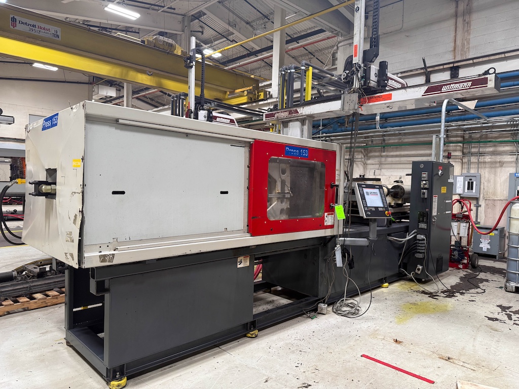 Used 2007 Milacron MTG225 horizontal injection molding machine - Main View