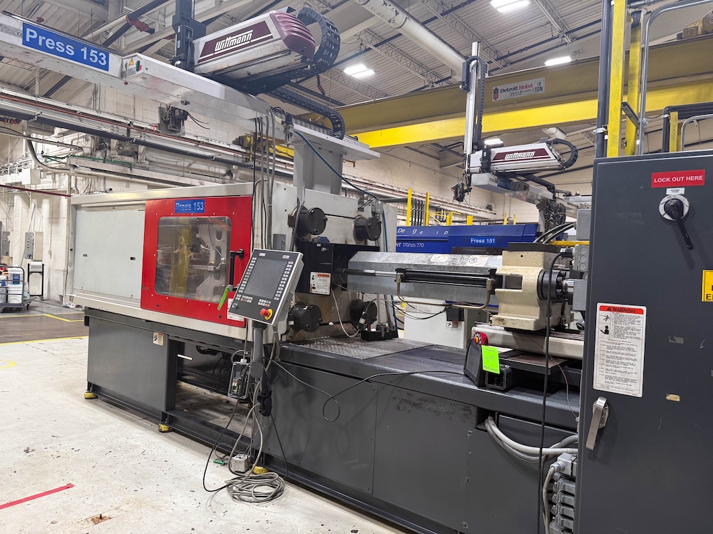 Used 2007 Milacron MTG225 Injection Molding Machines: Horizontal - View 2