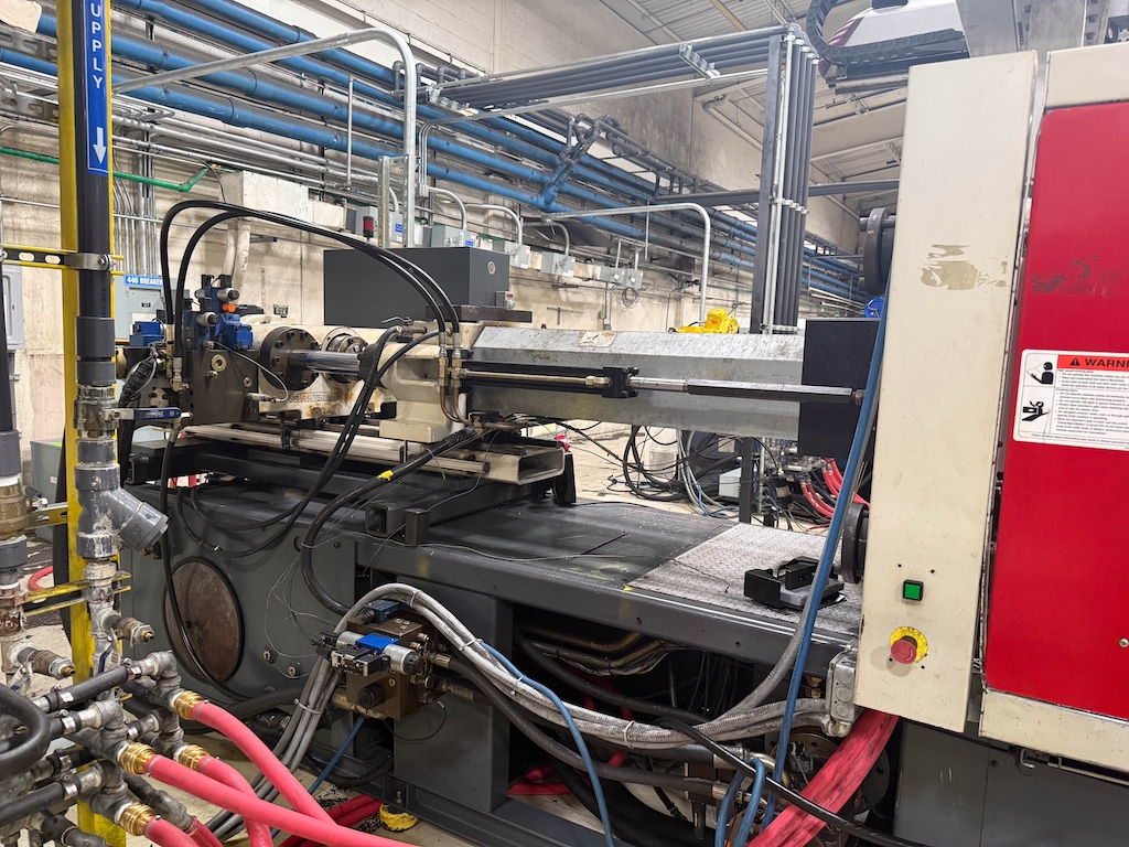 Used 2007 Milacron MTG225 Injection Molding Machines: Horizontal - View 4