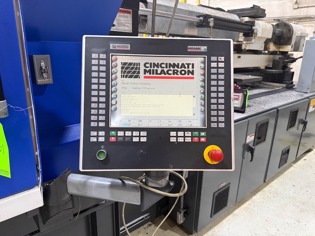Used 2007 Milacron MM580 Injection Molding Machines: Horizontal - View 2
