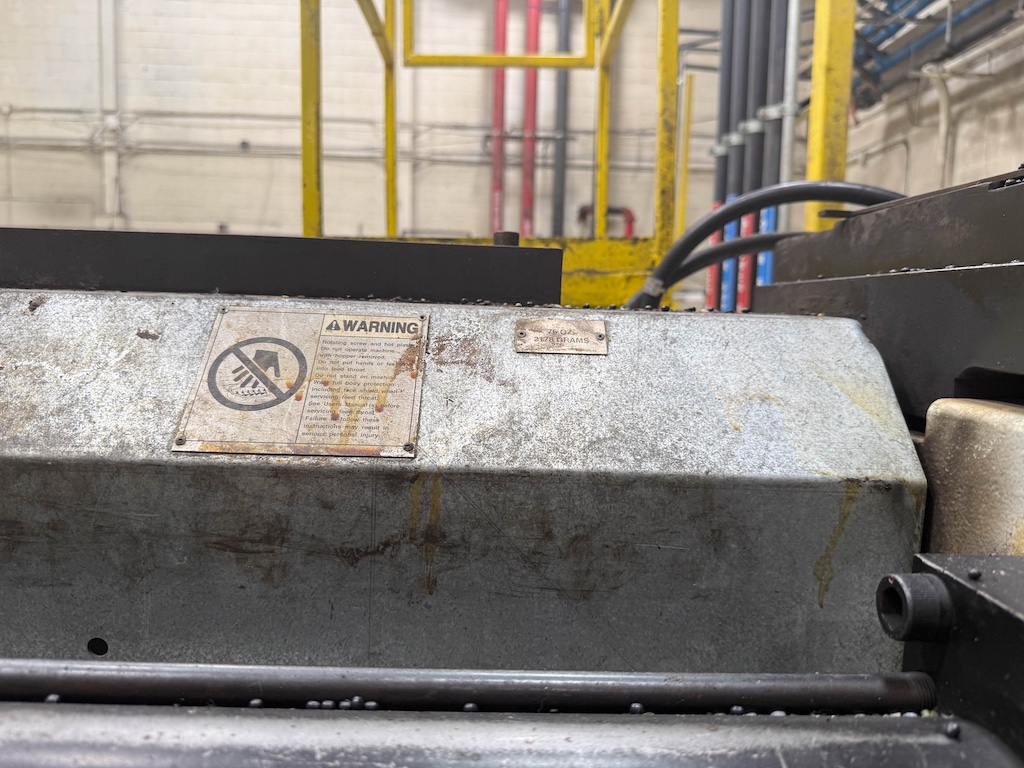 Used 2007 Milacron MM580 Injection Molding Machines: Horizontal - View 4