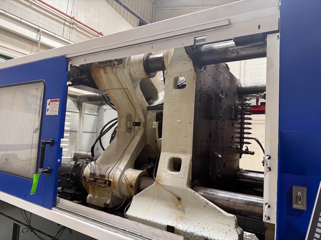 Used 2007 Milacron MM580 Injection Molding Machines: Horizontal - View 7