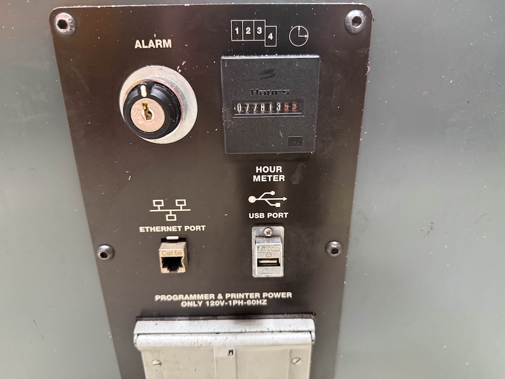 Used 2007 Milacron MM580 Injection Molding Machines: Horizontal - View 9