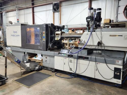 Used Toyo 400 Ton Injection Molding Machines: Horizontal - View 2