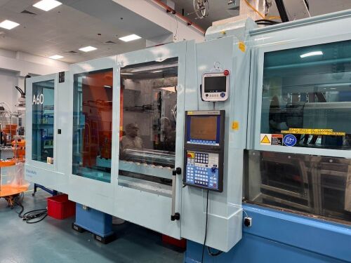 Used 2010 Krauss Maffei KM 650-8000 MCZ Injection Molding Machines: Horizontal - View 2