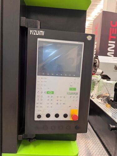 Used 2021 Yizumi UN650A5 Injection Molding Machines: Horizontal - View 5