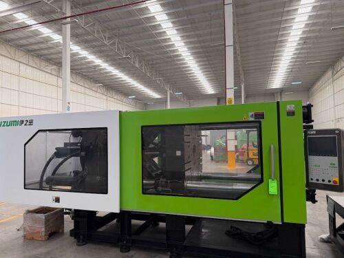 Used 2021 Yizumi UN560A5 Injection Molding Machines: Horizontal - View 3