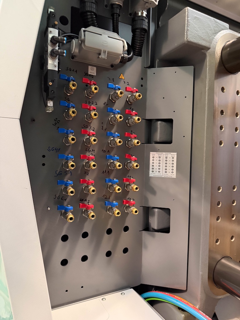 Used 2020 Arburg 250 Ton Injection Molding Machines: Horizontal - View 9