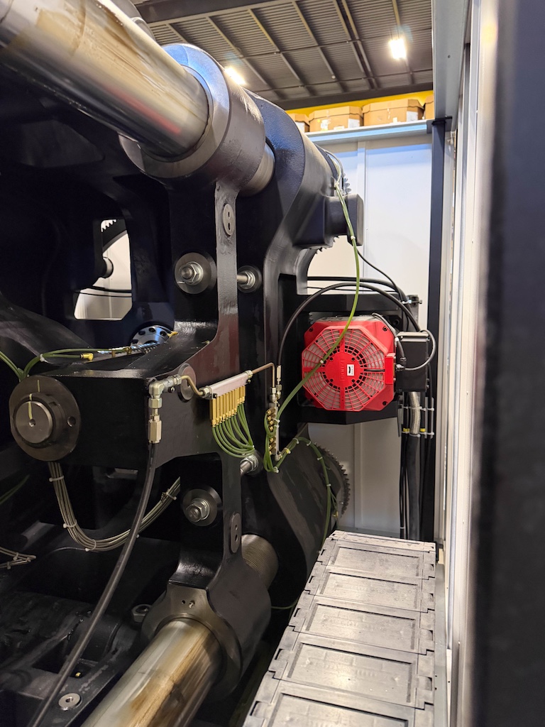 Used 2019 Fanuc (Milacron) 450 Ton All Electric Injection Molding Press Injection Molding Machines: Horizontal - View 4