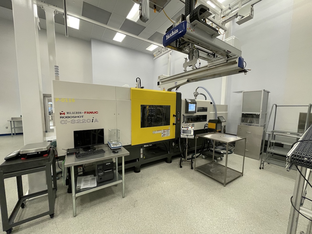 Fanuc (Milacron) 220 Ton All Electric Injection Molding Press