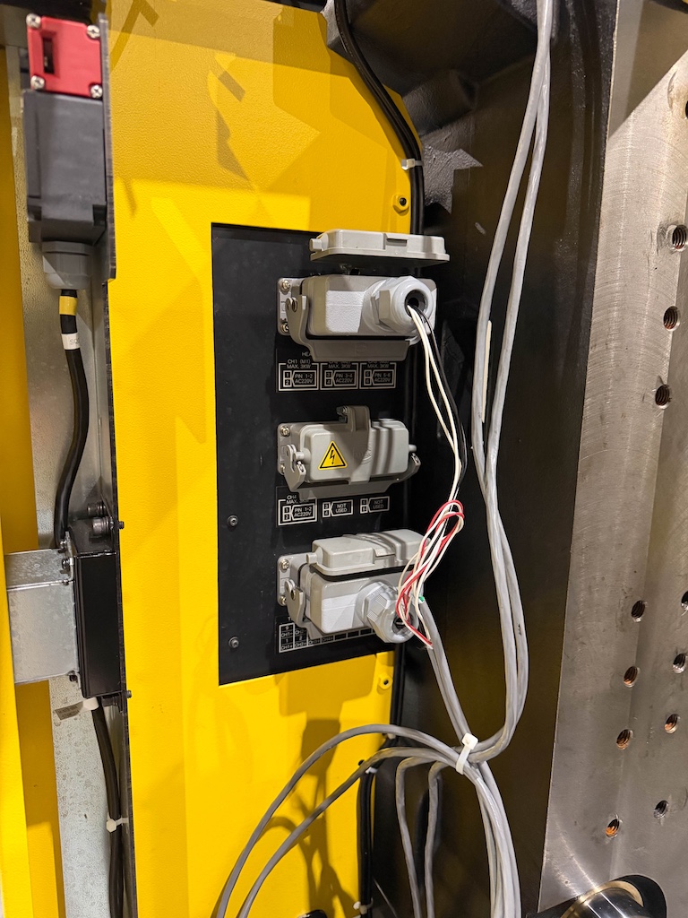 Used 2014 Fanuc (Milacron) 220 Ton All Electric Injection Molding Press Injection Molding Machines: Horizontal - View 11