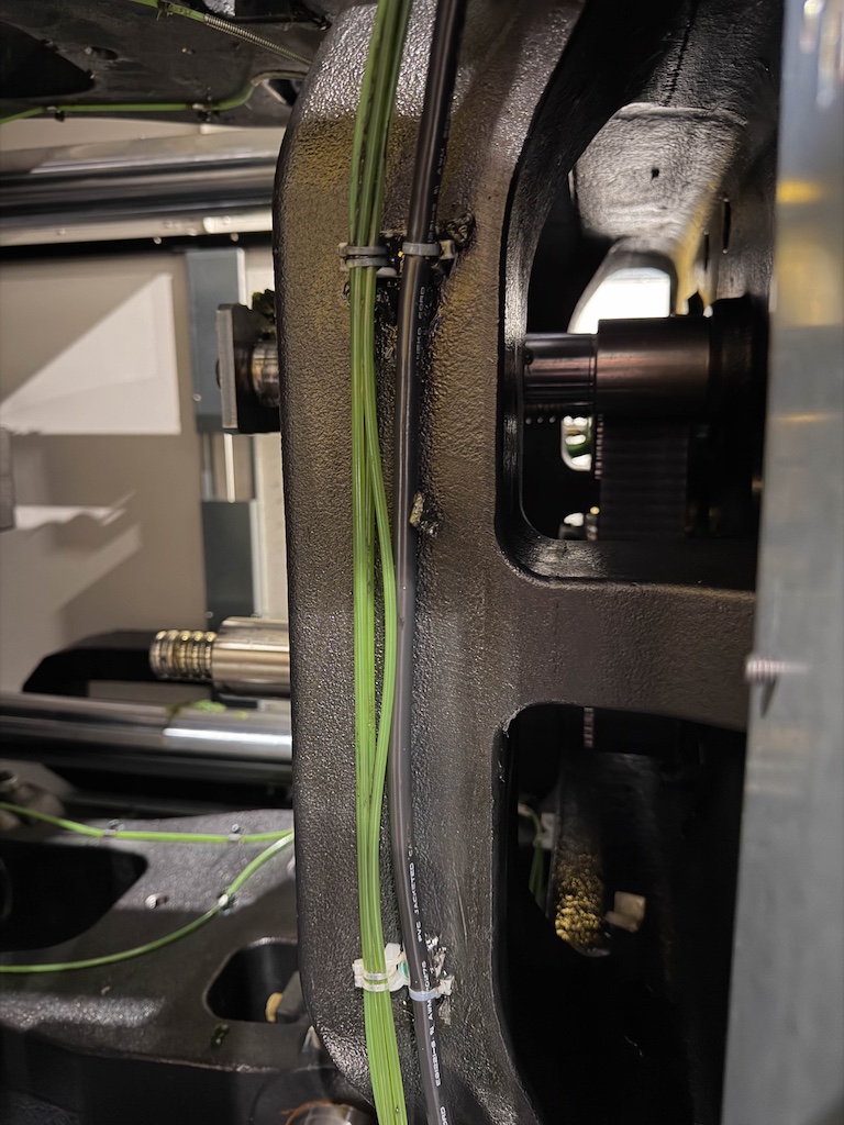 Used 2014 Fanuc (Milacron) 220 Ton All Electric Injection Molding Press Injection Molding Machines: Horizontal - View 24