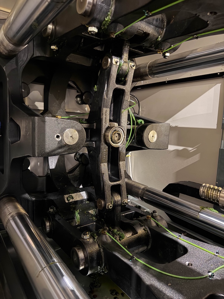 Used 2014 Fanuc (Milacron) 220 Ton All Electric Injection Molding Press Injection Molding Machines: Horizontal - View 8