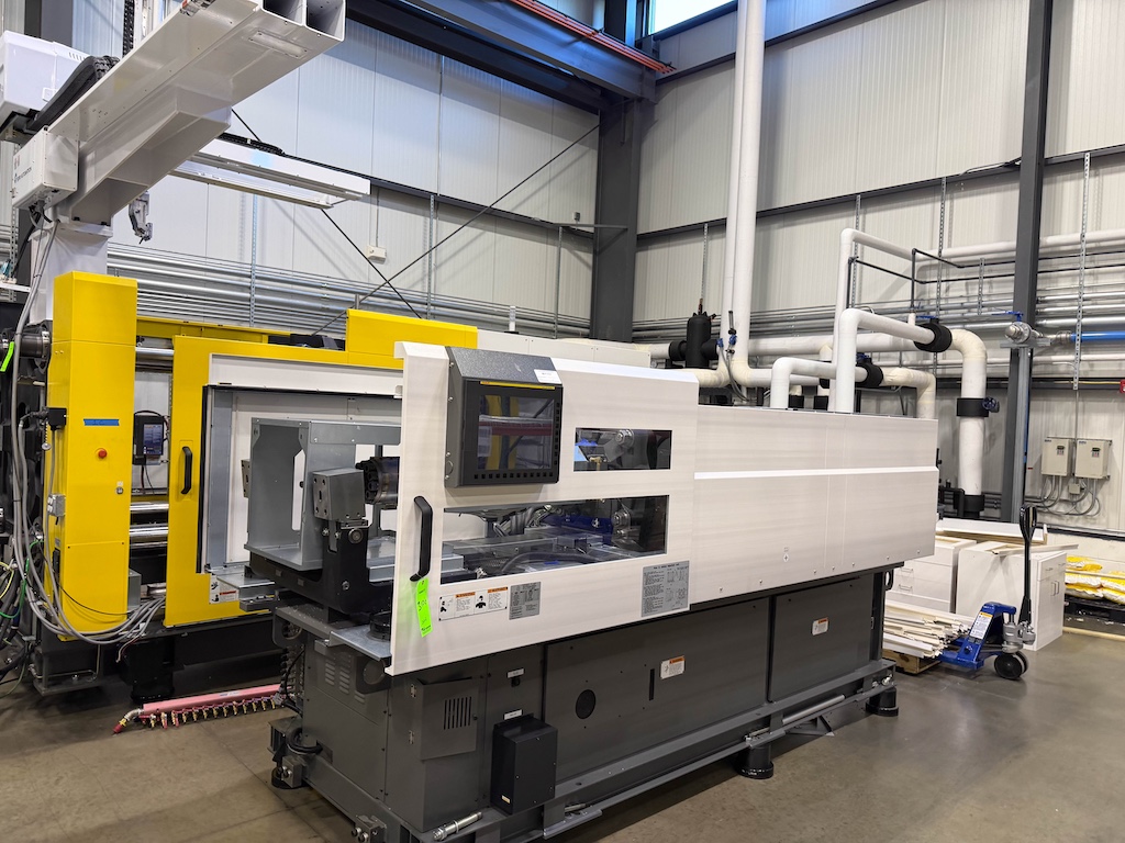 Fanuc (Milacron) 450 Ton All Electric Injection Molding Press