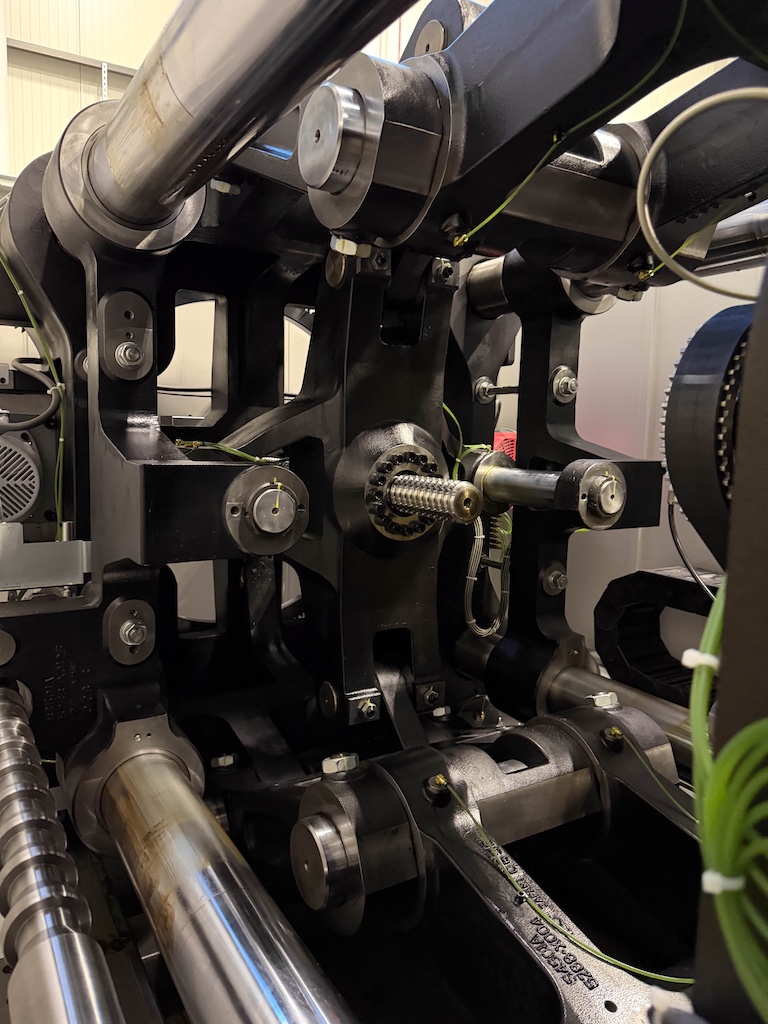 Used 2019 Fanuc (Milacron) 450 Ton All Electric Injection Molding Press Injection Molding Machines: Horizontal - View 15