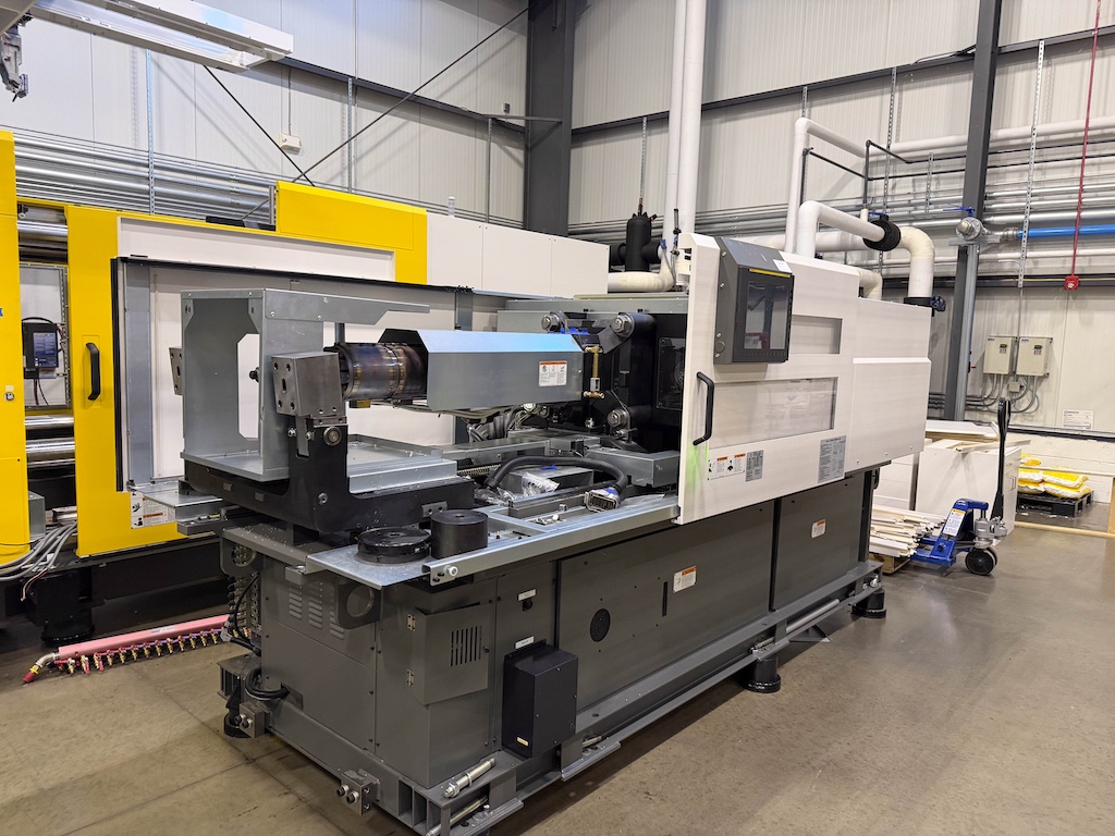 Used 2019 Fanuc (Milacron) 450 Ton All Electric Injection Molding Press Injection Molding Machines: Horizontal - View 18