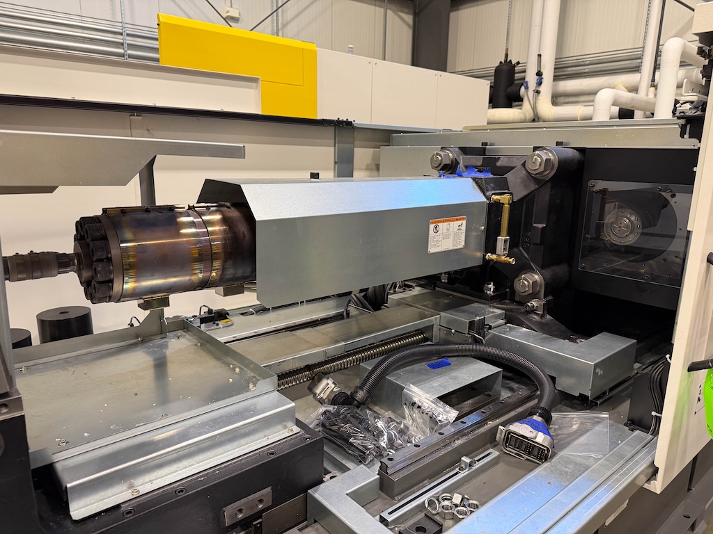 Used 2019 Fanuc (Milacron) 450 Ton All Electric Injection Molding Press Injection Molding Machines: Horizontal - View 8