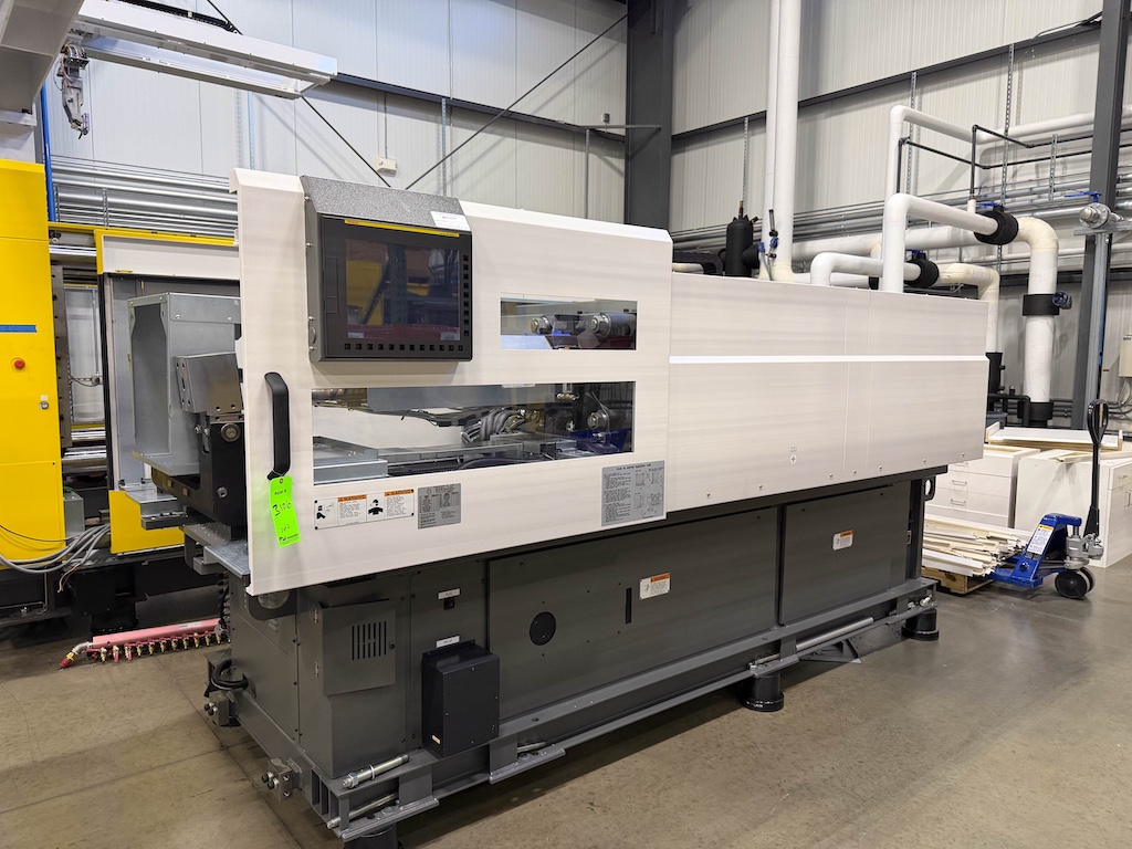 Used 2019 Fanuc (Milacron) 450 Ton All Electric Injection Molding Press Injection Molding Machines: Horizontal - View 10