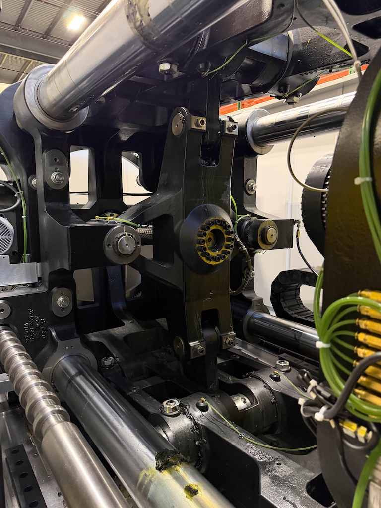 Used 2019 Fanuc (Milacron) 450 Ton All Electric Injection Molding Press Injection Molding Machines: Horizontal - View 17