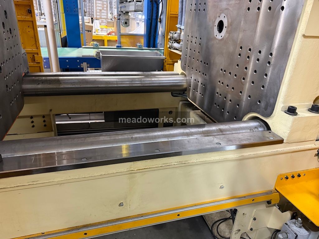 Husky 715 Ton Injection Molding Press, New in 2025 - Image 17