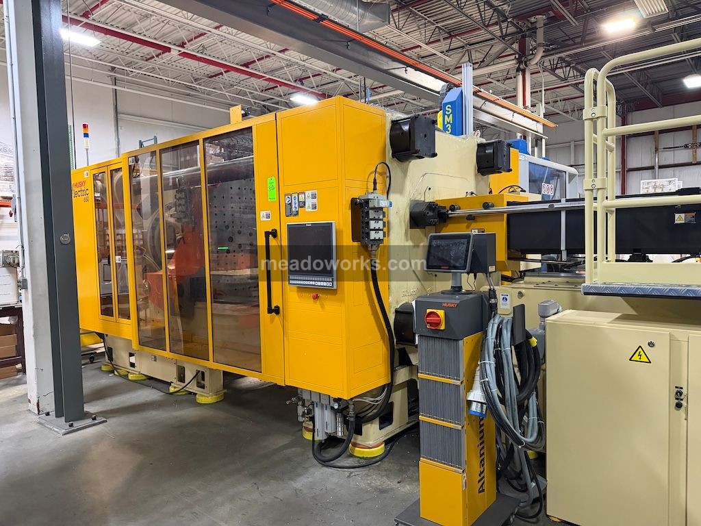 Husky 715 Ton Injection Molding Press, New in 2025 - Image 3