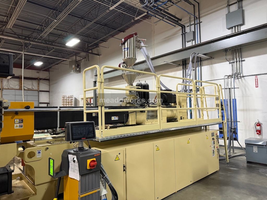 Husky 715 Ton Injection Molding Press, New in 2025 - Image 5