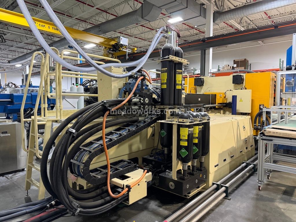 Husky 715 Ton Injection Molding Press, New in 2025 - Image 6
