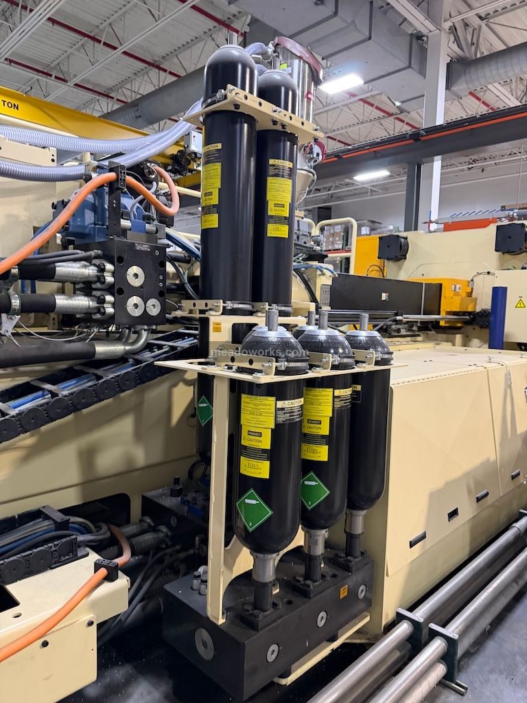 Husky 715 Ton Injection Molding Press, New in 2025 - Image 7