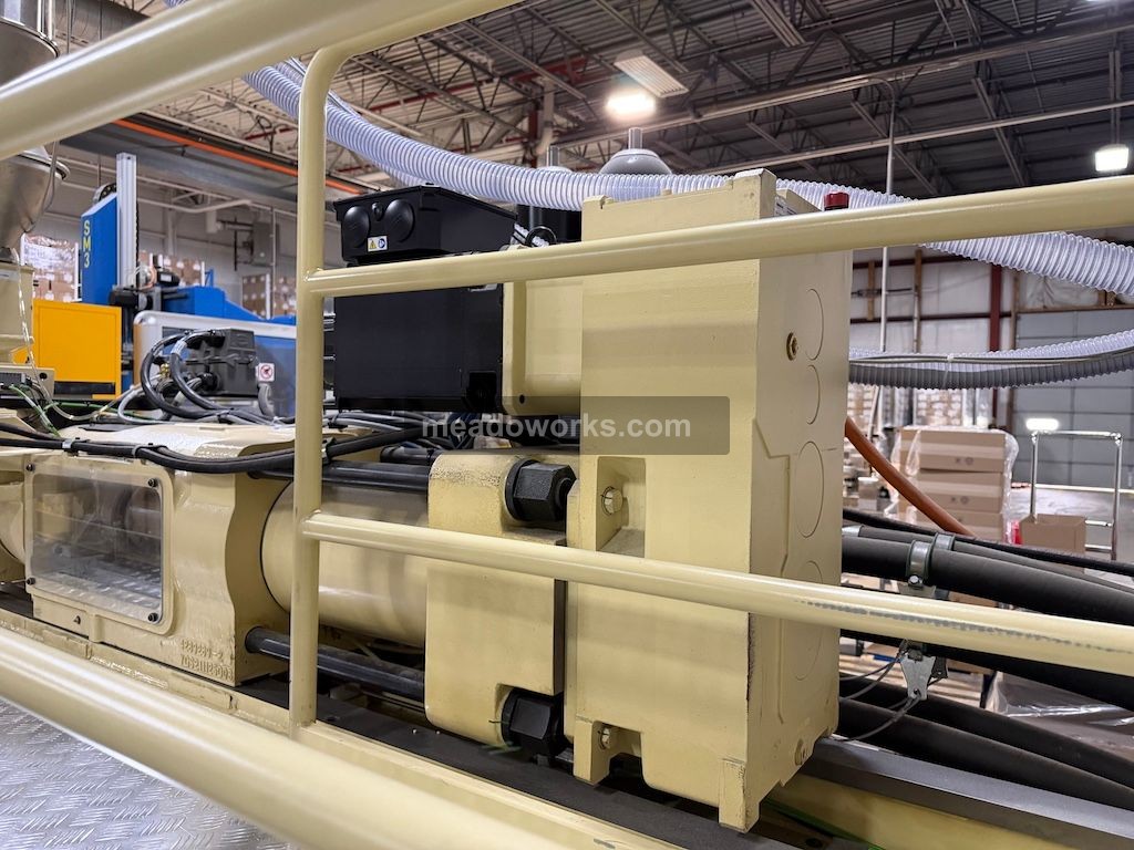 Husky 715 Ton Injection Molding Press, New in 2025 - Image 9
