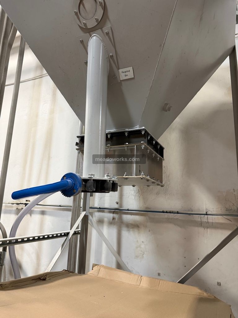 Wittmann Material Surge Bin w/Wittmann Material Loader - Image 5