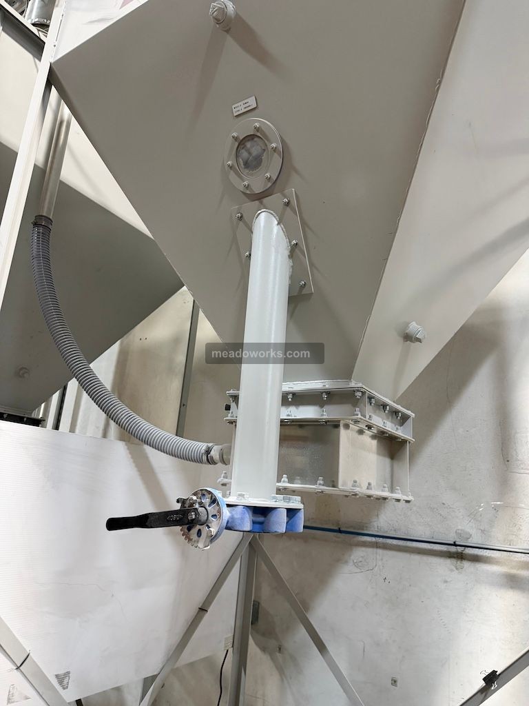 Wittmann Material Surge Bin w/Wittmann Material Loader - Image 3