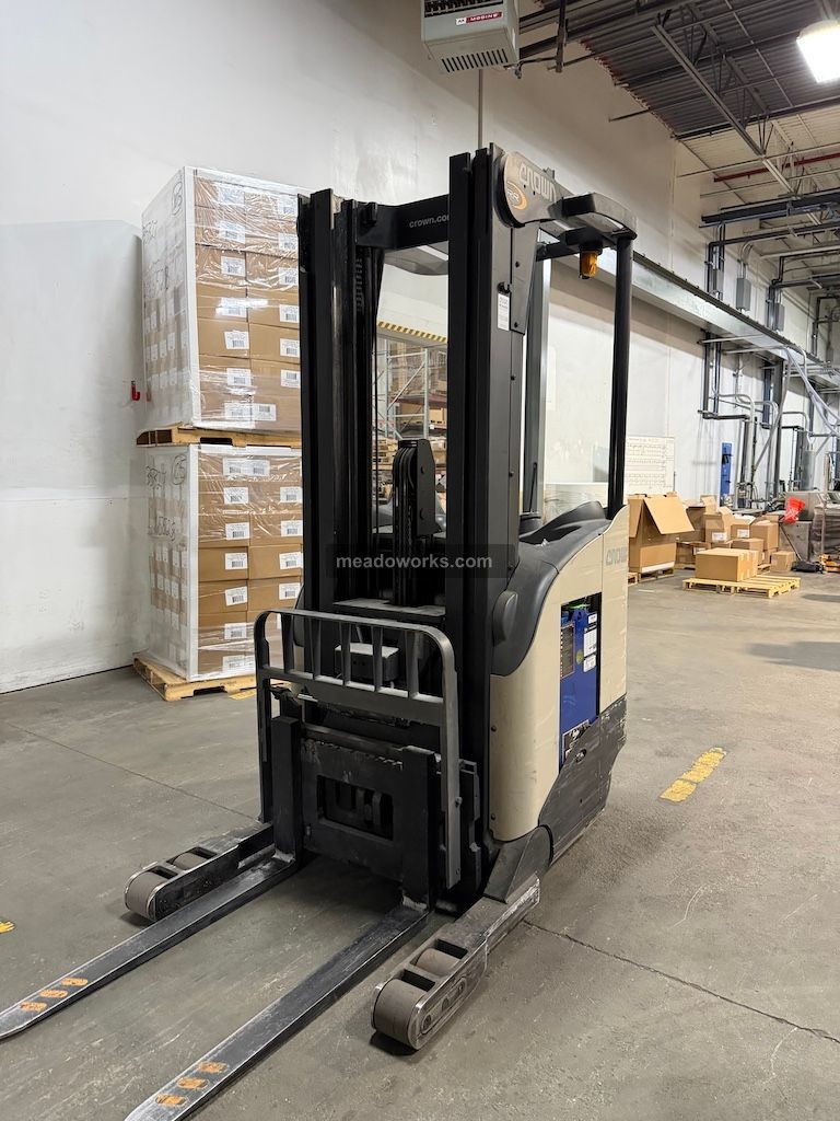 Crown 3500 lb Capacity Reach Truck w/Charger - Image 4