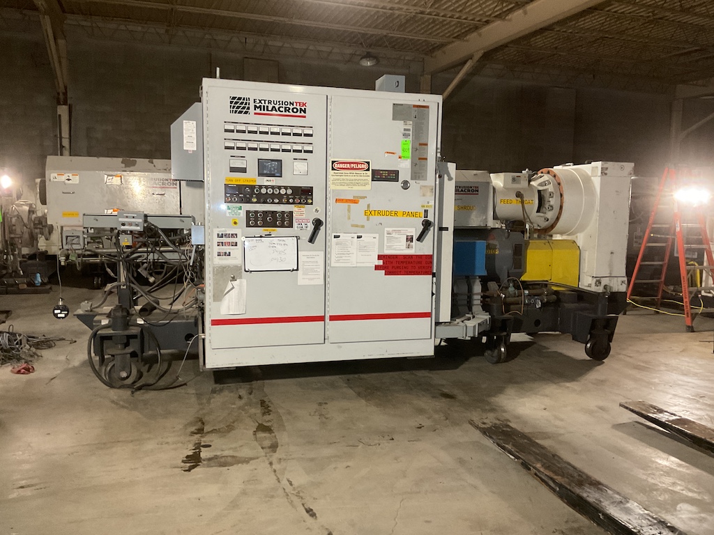 Used 2000 Milacron Apex 6.0 6'' Extruder Extruders: Single Screw