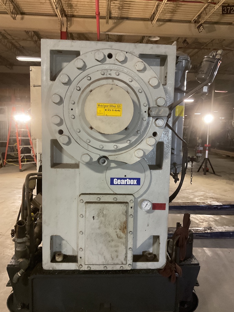 2005 Milacron Apex 600 6.5'' Extruder - Image 10