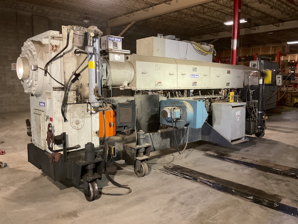 2005 Milacron Apex 600 6.5'' Extruder - Image 5