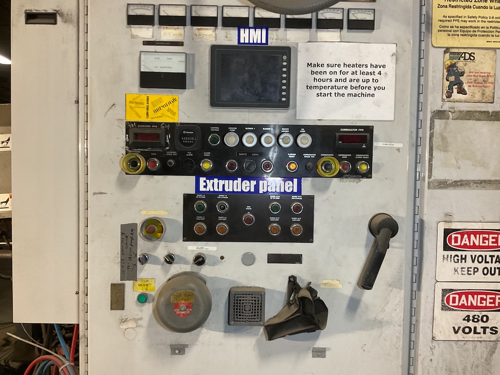 2005 Milacron Apex 600 6.5'' Extruder - Image 6