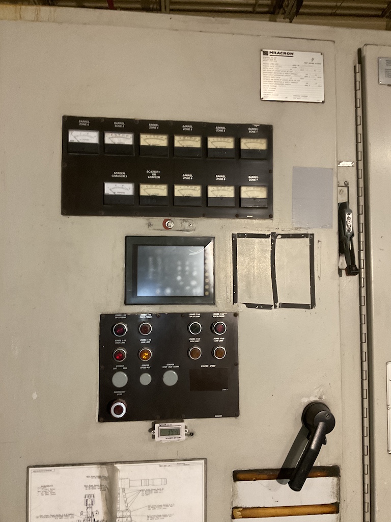 2006 Milacron PAK 600 6'' Extruder - Image 5